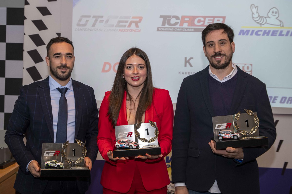 JASInfoService's tweet photo. Con la entrega de trofeos a los ganadores del #GTCER y de la #CECLY, @VLineOrg ha bajado definitivamente el telón de una intensa temporada 2019, que ha coronado a un total de 17 Campeones de España. +info: https://t.co/MGfrzHPweI https://t.co/QWcgXFrQ6u