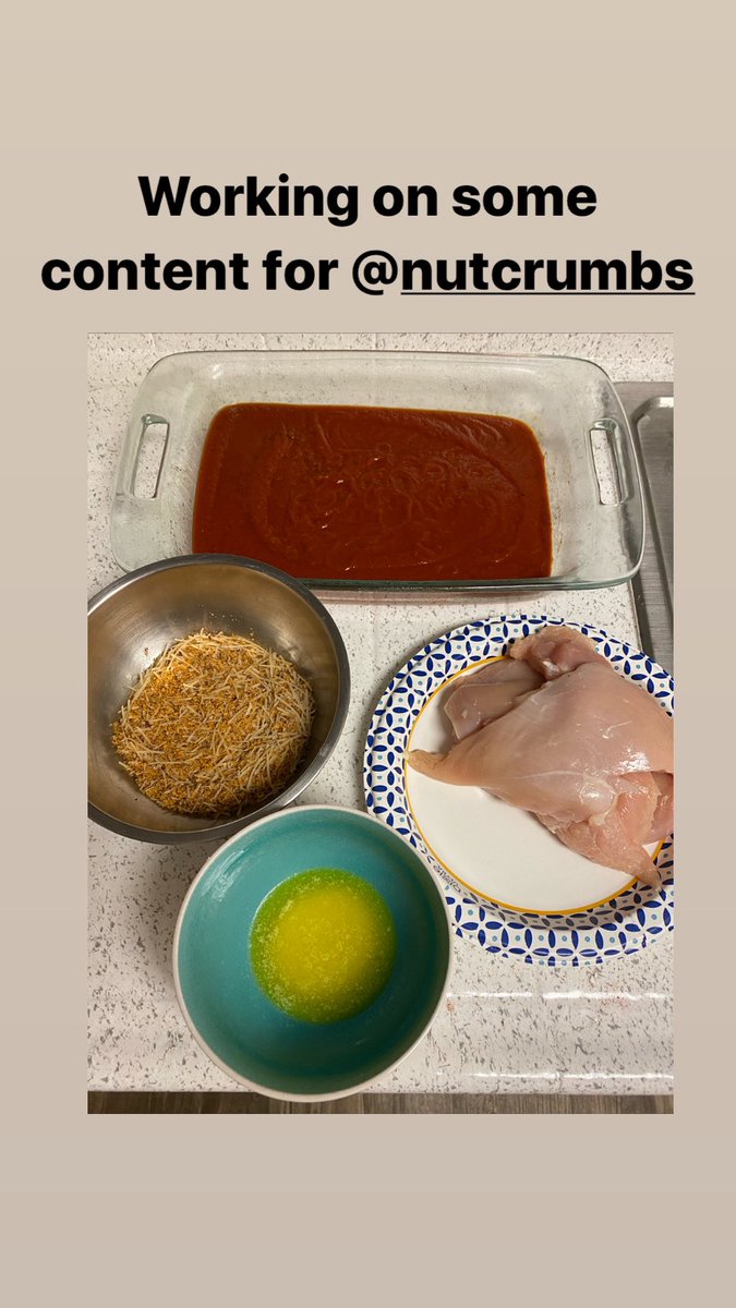 ContentAlt's tweet image. Creating some content for my clients tonight!! And dinner for the hubby 😉😉 #Garyveechallenge #SocialMedia