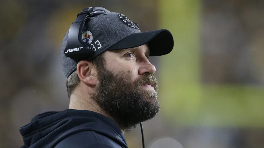 MattHarmon_BYB's tweet photo. Ben Roethlisberger in September, Ben Roethlisberger in October, Ben Roethlisberger in November, Ben Roethlisberger in December. https://t.co/C9teslfQ6D