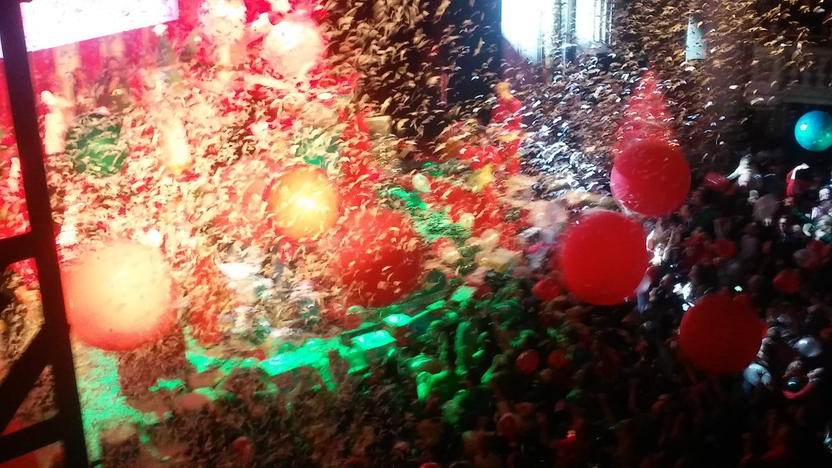 OreoIsGroovy's tweet photo. Roundtrip, spent 7ish hours on a plane, close to 2 hours in lyfts, and 5ish hours trying to sleep in an airport. All for the @PolySpree Holiday Extravaganza.
Worth It. https://t.co/Z8M5TxixFH