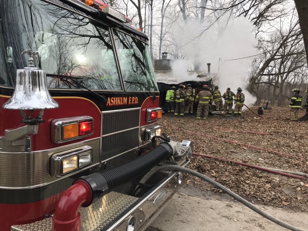 FredButt6's tweet photo. Ashkum Fire Box Alarm 🚨 with Crescent n Danforth Fire #RiversideEMS working together 👍🚒🚑🚨. #RuralCommunities #FireBrotherhood https://t.co/ldkxTVEzY7