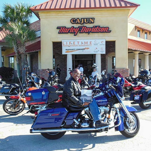 What do you do in mid December when the temperature's in the 70's...
GET ON YOUR BIKE AND RIDE!!!
#vincentsimmonsphotography #harleydavidson #streetglide #hdstreetglide #hog #harleyownersgroup #ride365 ift.tt/36BcKDZ