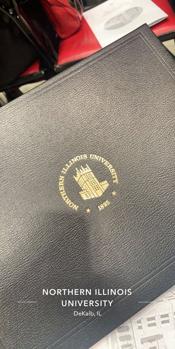 Pretty_Chique's tweet photo. I did that do you hear me!? π©πΎβπππΎ β€οΈπ€ #HuskiePride #Grad19 #BAPsych https://t.co/hZGqIMyHbS