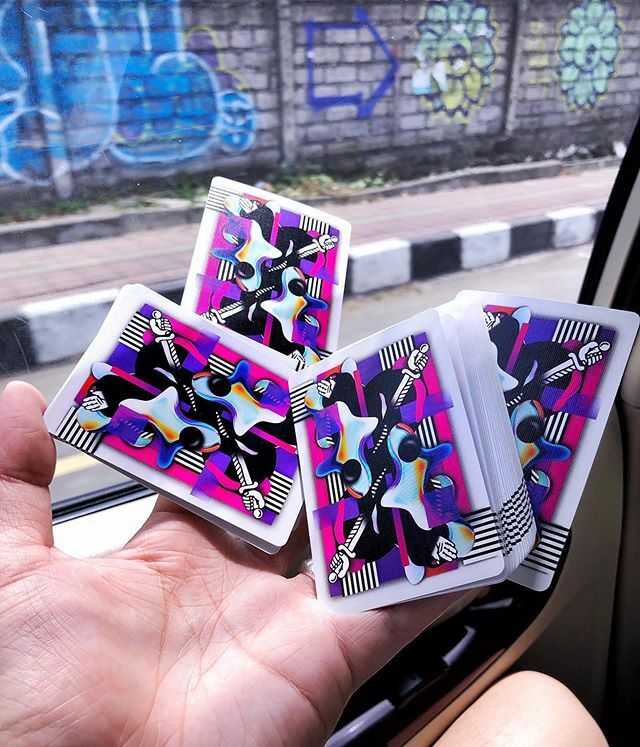 Selamat hari senin. Bawa deck apa kamu hari ini? 📸 by @paper_with_paper 🃏 Oblique by @cardcutzshop
•
•
•
#cardistry #indocardist #cardlyfe #indocardistrecommend ift.tt/36EBsmQ