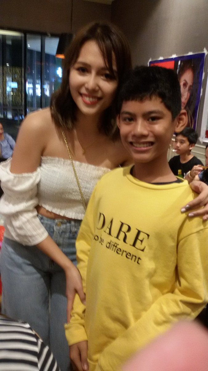CacheroElvira's tweet photo. Happy birthday daw Ate Miho, greetings from Bryan.  Halatang namiss nyo ang isa't isa.

HAPPY BIRTHDAY MIHO https://t.co/1fKmSUoZzg
