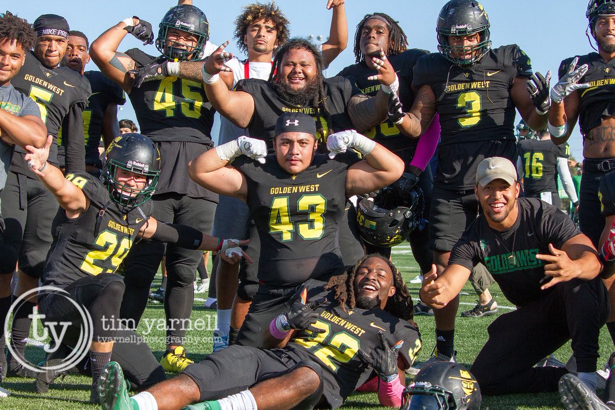 COACHMALO_'s tweet photo. ✌🏾’s GWC . Learned more about myself than ever before by coming out here . The relationships i built here are some i will never forget . Thank you to @CoachSavea57 for turning me into a ball player . You’ve been a father figure out there . To my brothers .. Love Y’all boys 💯 https://t.co/rFPJ3HPacH