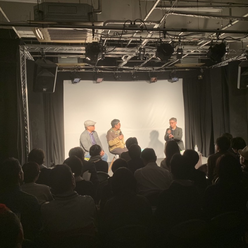 ideabrewerytalk's tweet photo. 【イベント開催報告】 #矢口史靖 監督をお呼びして発想術について伺うオーディエンス参加型インタビュー、トークラウドVol.1が12/14開催されました！イベント後半は5人の方が矢口監督と対話を楽しんでくださいました！写真は #ダンスウィズミー のマーチン上田の人物造形について対話する壇上の3人。 https://t.co/RAoOIiptS3