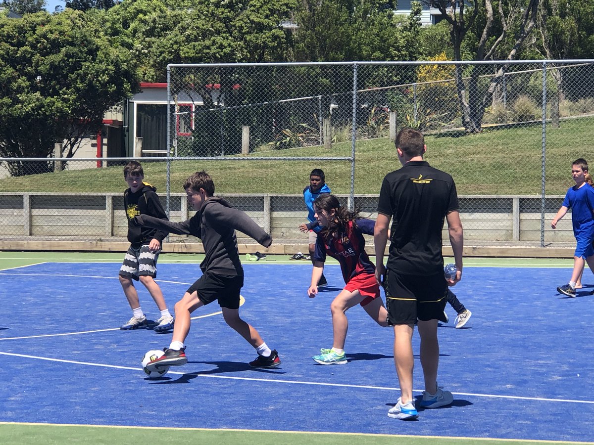 WgtnPhoenixFC's tweet photo. โฝ๏ธ๐Thanks to Raroa Intermediate for having Callum, Liberato and Stefan come down and play some footy before signing some player posters last week!
#StandUpWithYourNix #ERereTeKeo #NixInTheCommunity https://t.co/Z2EAkc6s2S
