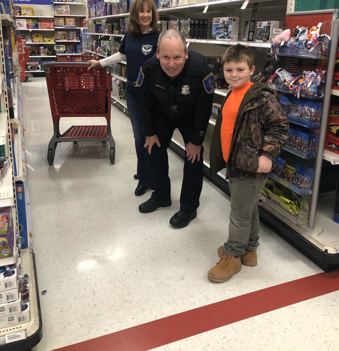 Amazing time today at 2322 with <a href="/City_MentorLake/">MentorOnTheLake</a>’s first responders! Thanks for making it an awesome day!! #HeroesandHelpers #bringjoy