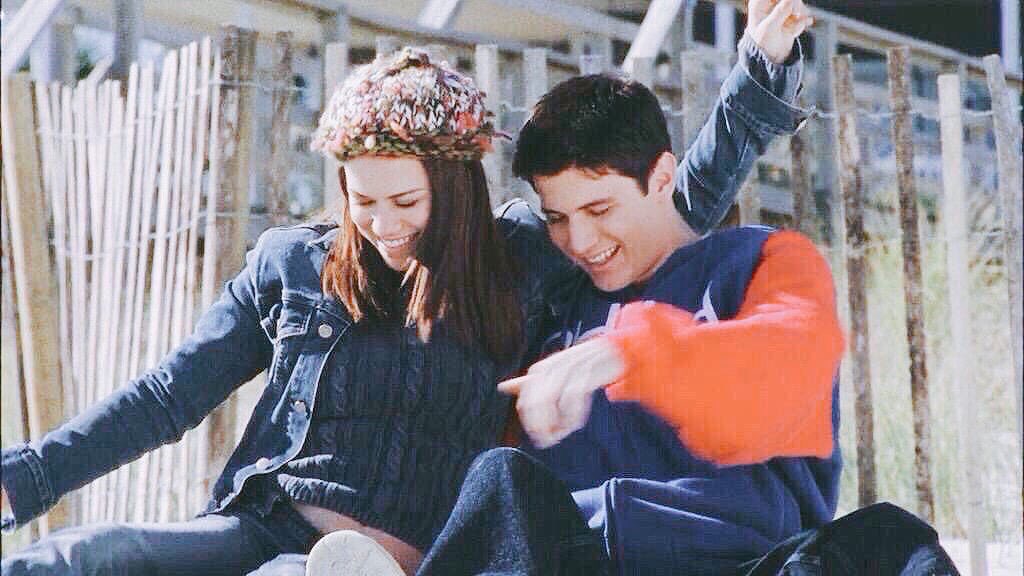 OTHdiary's tweet photo. Everyone deserves to be loved the way Nathan Scott loves Haley James. https://t.co/Pa4UbOLC5U