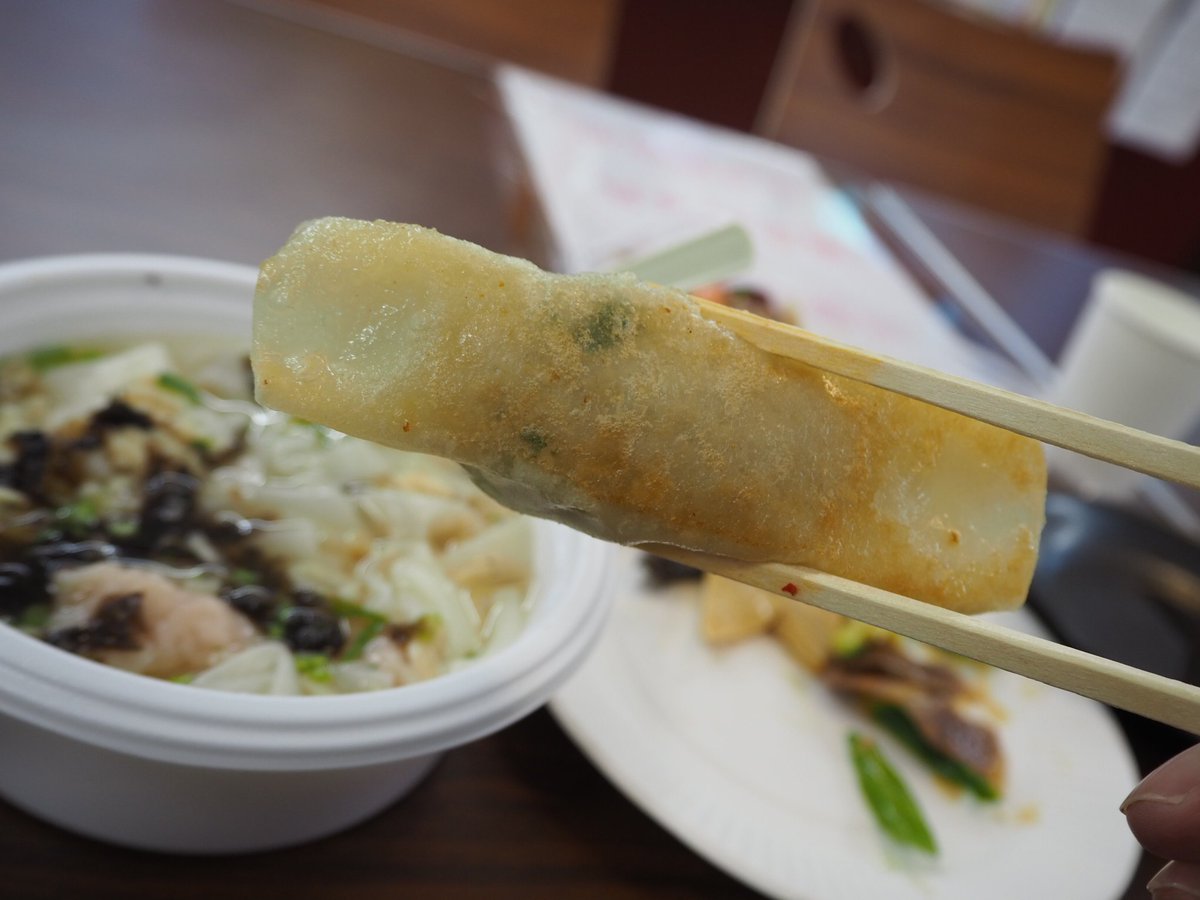 Chineko 今日も仕事の合間に友誼食府でお昼ご飯 大沪邨で小馄饨と牛肉煎包 三宝粥店で凉拌菜の锅贴を買った だうつん