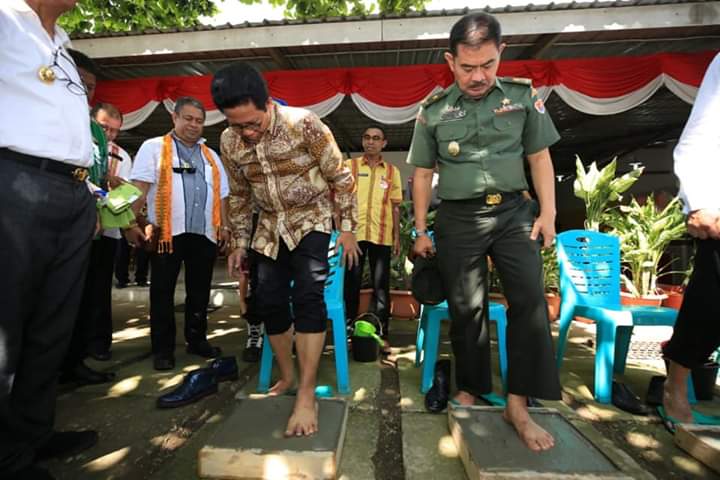Kemendes PDTT Gelontorkan Rp37,16 Miliar untuk Peningkatan Infrastruktur di Kabupaten Malaka NTT Pak Menteri  #halimiskandarnu telah meresmikan Jalan Strategis desa Perbatasan pd Minggu, 15/12/19
<a href="/halimiskandarnu/">ABDUL HALIM ISKANDAR</a>
<a href="/anwsanusi/">Anwar Sanusi</a>
<a href="/imansyukri/">Iman Sukri</a>
<a href="/taufikmadjid71/">IG : taufik.madjid</a>
<a href="/tppkemendes/">TPP KEMENDES</a> 
<a href="/P3MDKalteng/">P3MD PROV KALTENG</a>