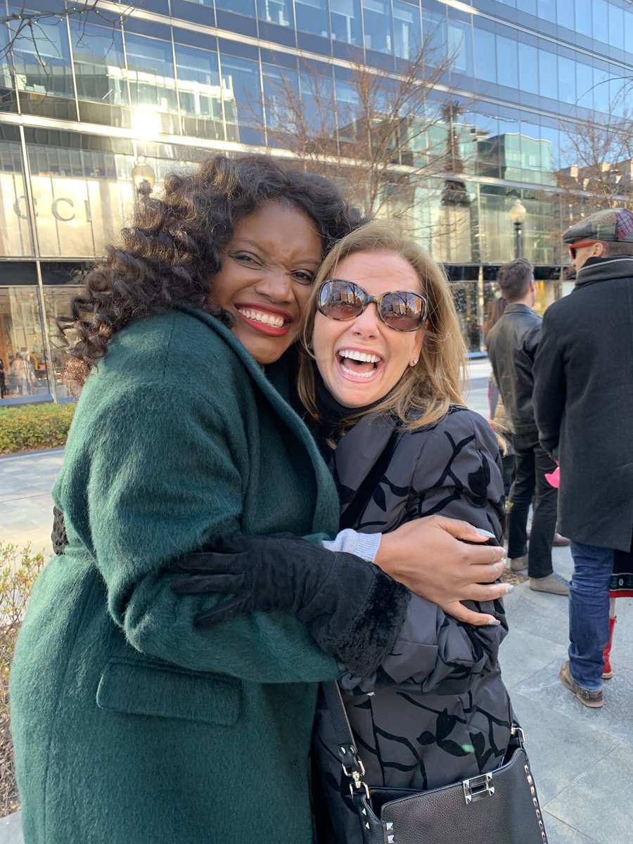 THERealLyndaDC's tweet photo. Beautiful day at β¦@CityCenterDCβ© loved seeing β¦@TAA_PRβ© Aba #icemaze #findyourjoy #lovethislady π₯Άπ₯°β¨β¨β¨ https://t.co/ncQOXEmhum