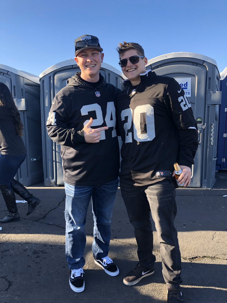 TheShaneSweet's tweet photo. @RaiderCody Thanks For Taking A Pic With Me Outside The Porta Potty Lol https://t.co/c4RGdDmmnh