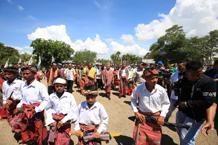 Idrus____'s tweet photo. Menteri Desa PDTT, @halimiskandarnu resmikan sejumlah infrastruktur wilayah perbatasan, di Lapangan Desa Rabasa Heirain, Kec. Malaka Barat, Kab. Malaka, Provinsi NTT.
#DesaPerbatasanUntukNKRI
@anwsanusi
@imansyukri
@taufikmadjid71
@tppkemendes 
@kpw3_kalsel https://t.co/rh9eQ70otR
