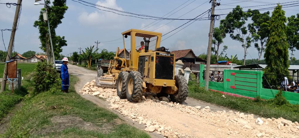 Perbaikan jalan Tambak sampai sambongmacan .kerjama sama Pemerintah Desa Sumber dan <a href="/pertamina/">PERTAMINA</a>
Pelan pelan bergerak bersama membangun Desa Sumber.
<a href="/spp_pt/">PT SPP</a>
<a href="/desasumber/">Desa Sumber</a>
<a href="/info_kradenan/">Kradenan, Blora</a>
<a href="/dpupr_blorakab/">DPUPR Kab. Blora</a>
@BappedaBlora 
<a href="/AriefRohman_838/">BUPATI BLORA</a> 
#sumbermantapberkarya