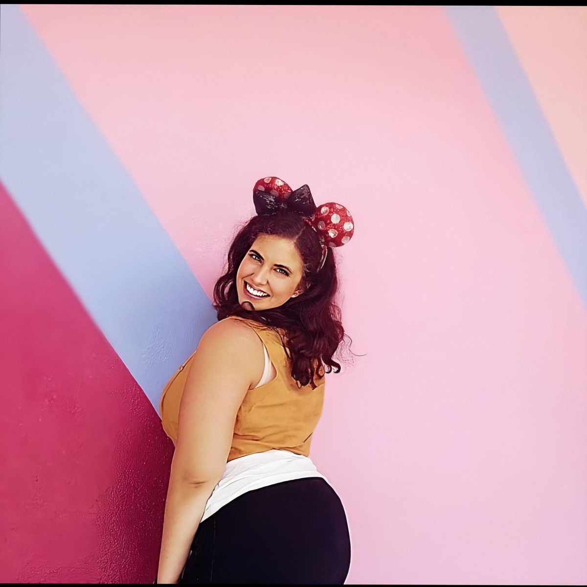 NeverBeTheHeir's tweet image. ||: I'm sorry for straight up clownin'-

Alexa- play ' This Is Me ' by 👏 Mitchie 👏 Torres 👏