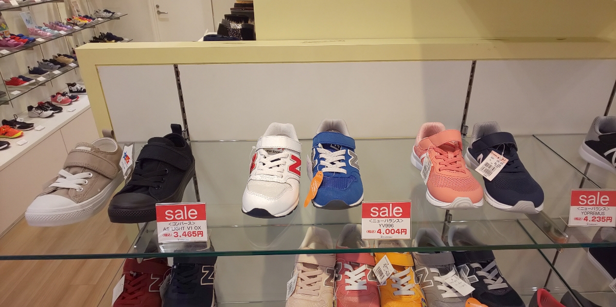東急百貨店 本店 6階 子供洋品雑貨売場では 一足先に子供靴セールがスタートしております お正月のクリアランスセール は込み合いますので ゆっくりとご覧いただくなら今がおすすめ セール商品は在庫限りですので お早めにどうぞ トキ Tokyu Dept