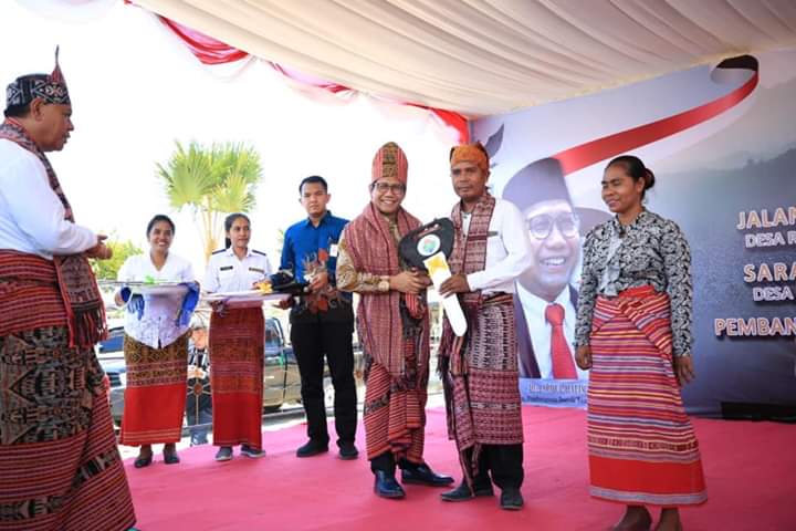 HerryLesmana79's tweet photo. Infrastruktur yang bagus sangat dibutuhkan utk wilayah terdepan dari NKRI. Selamat atas Kunjungan Kerja Menteri Desa PDTT ke Kabupaten Malaka, NTT
#DesaPerbatasanUntukNKRI

@halimiskandarnu
@anwsanusi
@imansyukri
@taufikmadjid71
@tppkemendes https://t.co/hFJDqhktgj