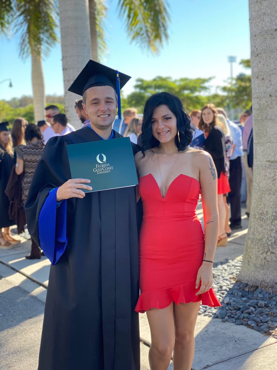 fuckulookinfor's tweet photo. so so so so proud of you! #FGCU2019 #MyCollegeGraduate โค๏ธ๐จ๐ปโ๐ https://t.co/j2dOqGqVZe