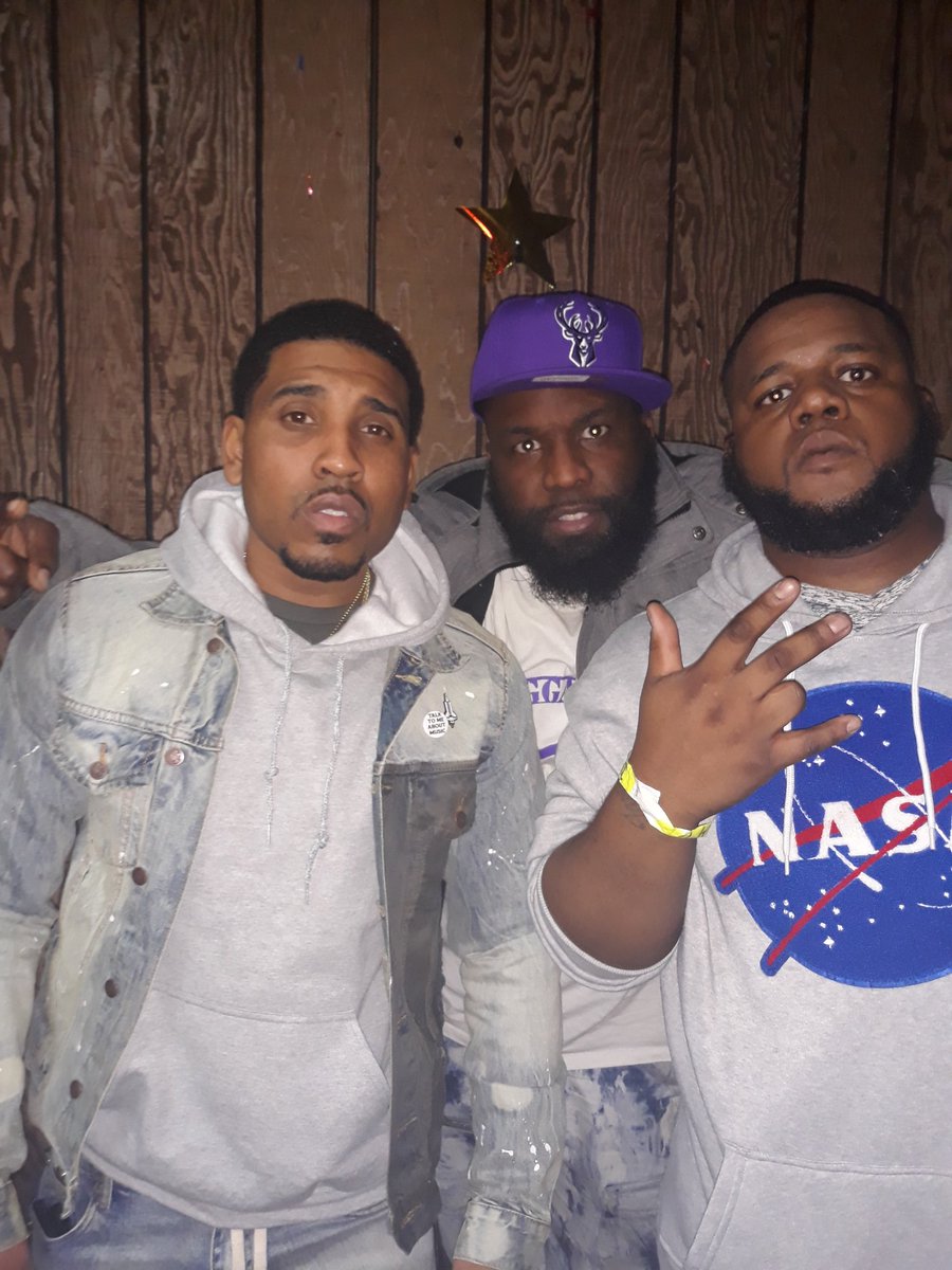 Doeboi_Milli28's tweet photo. Aye shoutout @TheRealGoodz  fa his participation in a dope rap event , shout @LesaCheez  fa the opportunity , 2020 I'm spazzing on everybody💯💯💯 #BarMafia #Dangerzone #TheZoneDifferent #TheyDontRapLikeUs https://t.co/KHUb4FehQA