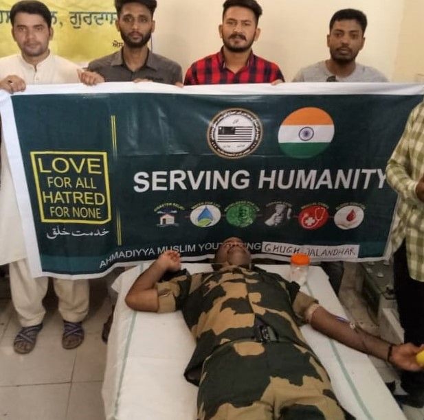 islaminind's tweet photo. Ahmadiyya Muslim Community is always on the forefront in service to #Humanity:

Blood donation drives organised by Ahmadiyya Muslim Youth Association, #India.

#Islam #Ahmadiyya #MKABharat #MuslimsforPeace #HumanityFirst https://t.co/BFyF81iiOS