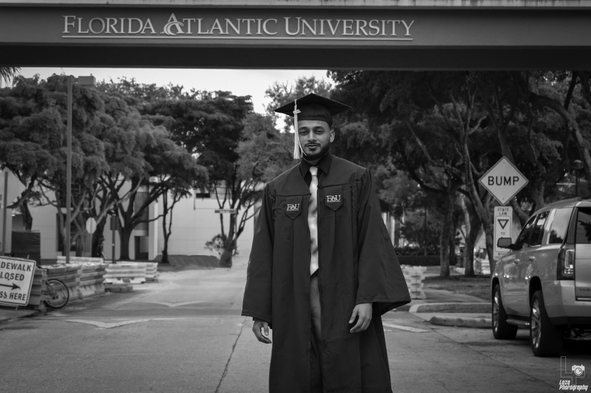 Manan_8's tweet photo. Bachelor of Science secured. S/o my support system. 🤞🏾💯 #OTF #ClassOf2019 #BookZo

Shot by: @lozolifestyle https://t.co/jsrFjqd9eI