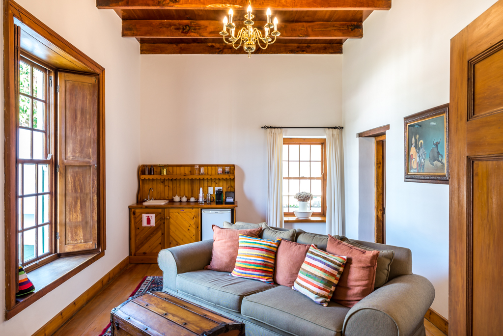 De Bergkant Lodge is situated at the top of #ChurchStreet in charming #PrinceAlbertza Declared a #heritagebuilding with #4star modern amenities our superior #Swiss service sets us apart... #luxuryliving is in the detail!

#Streetview #beststayprincealbert #karooaccommodation