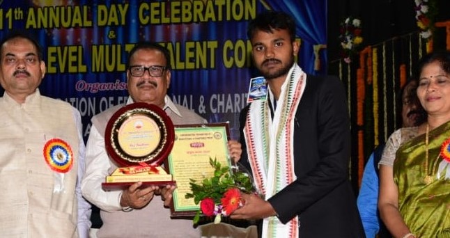 AnilPradhanEdu's tweet photo. Received Suryakhetra Samman 2019 by SFECT, Bhubaneswar for my contribution in the field of science and innovation.
@IPSFRI @navprasar @vssutalumni @VSSUTB
#innovation #science #award #SFECT #odisha https://t.co/LaFbzpVLNL