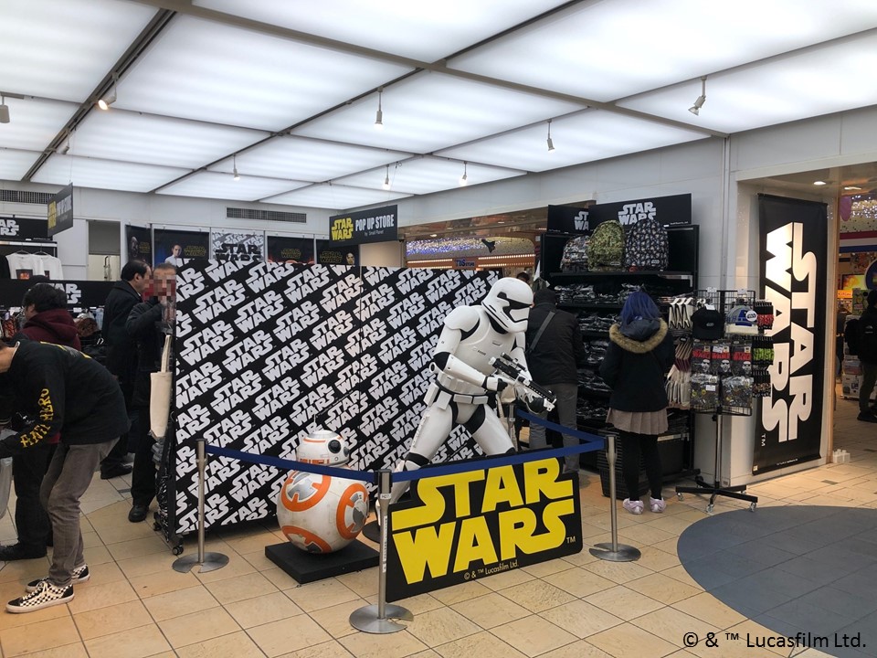 東京キャラクターストリート 東京駅一番街にて12 13 金 12 26 木 の期間限定 スター ウォーズ シリーズ完結編 映画 スター ウォーズ スカイウォーカーの夜明け 12 金 の公開に先駆け 新作映画関連グッズをはじめ 歴代 スター ウォーズ 東京キャラクターストリート 東京駅一番街にて12 13 金 12 26 木 の期間限定 スター ウォーズ シリーズ完結編 映画 スター ウォーズ スカイウォーカーの夜明け 12 金 の公開に先駆け 新作映画関連グッズをはじめ 歴代 スター ウォーズ