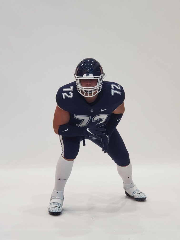 Wyant_72's tweet photo. Thank you for the amazing official visit to UConn. Unbelievable people and program!! Extremely blessed to have a full ride offer from them 🙏🏼#Huskies #UCONN https://t.co/WSVQqhDaxL