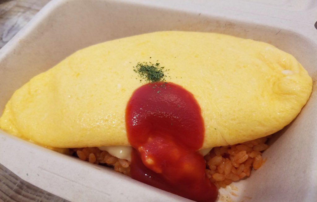 O Xrhsths じゅんちゃん Sto Twitter オムライス好きに絶対食べて欲しいのが南青山の裏路地にあるリトルプールコーヒーのふわとろ オムライス オムレツを上に乗せる とろとろ か全体を包む くるみ の2種から選べて出来たてあつあつのぷるぷる揺れる最高に美味しい