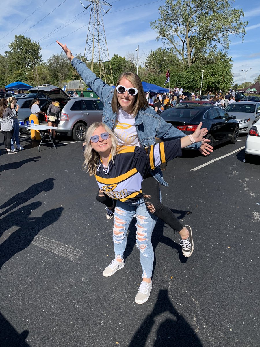 fayyee_1's tweet photo. As my time wraps up here in toledo I want to show some appreciation for the best gift this place has given me. @megsimon21 thank you for being my right hand man, my chauffeur, my shoulder &amp; my hype god for so many years. I love you &amp; can’t wait to see you in cbus ;) #cyal8r 🥰 https://t.co/NkLZAbacnq