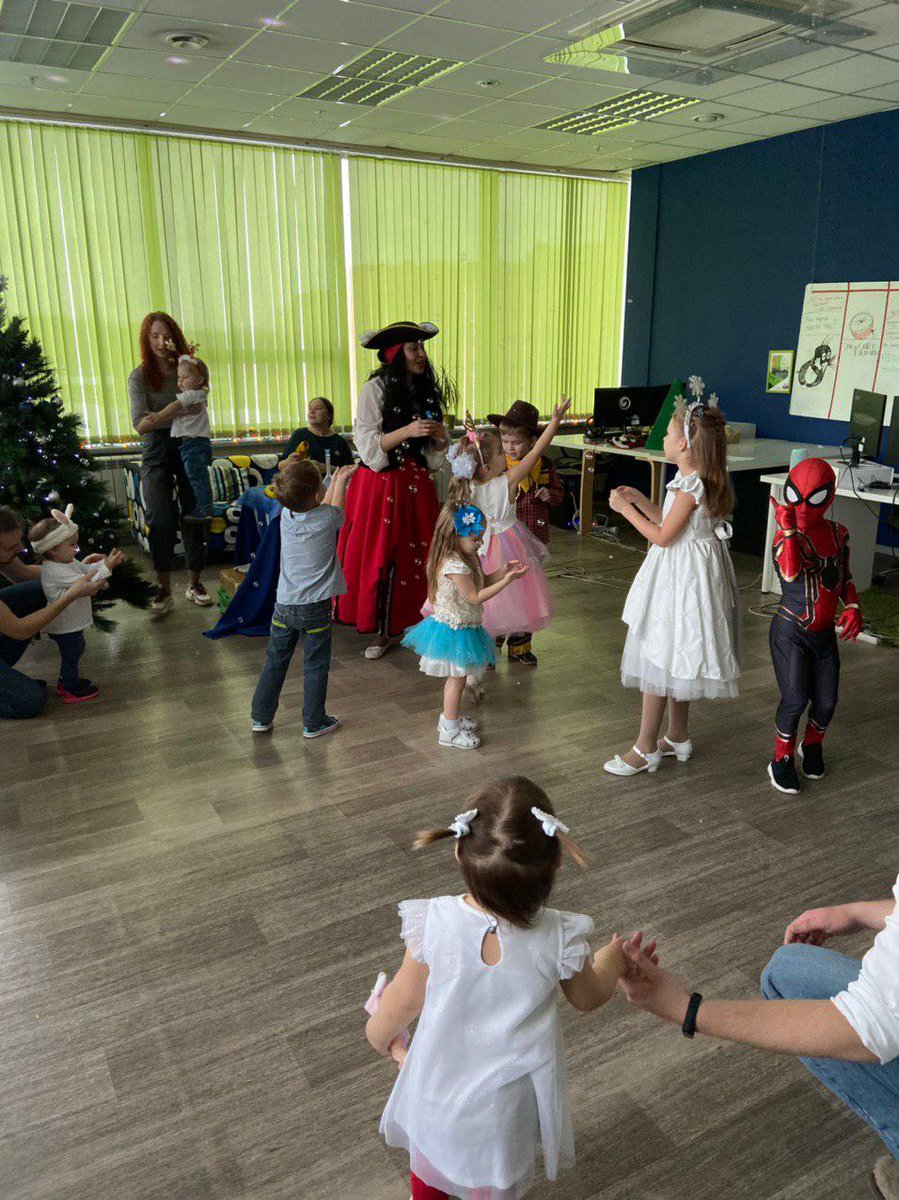 ImproveITgroup's tweet photo. Детская туса в Improve🎅🏻
У нас есть традиция! Проводить детский утренник в офисе в предверии нового года🎄Такой тусич на минималках прошёл в эту субботу:) https://t.co/kyMtfivxib