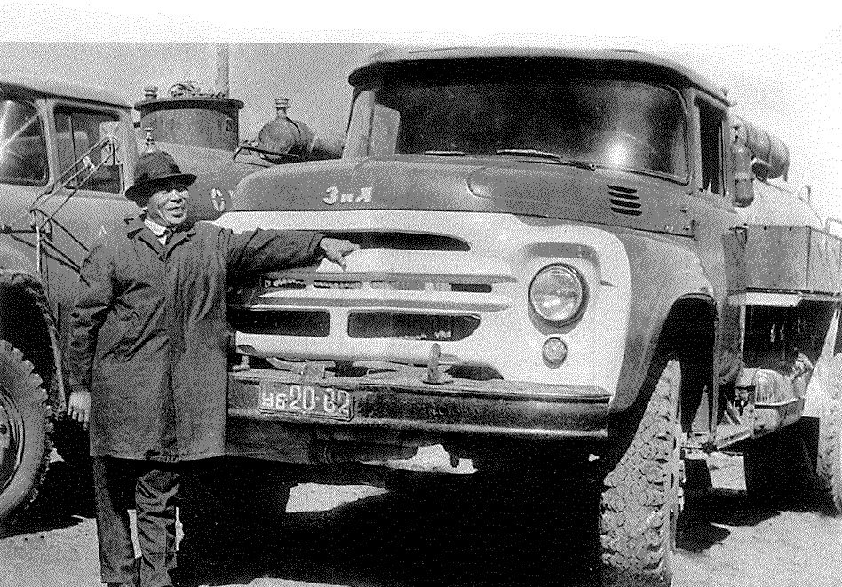 Тэрээр ЗХУ ын ГЯЯ сайд В. Молотовт тэсийн голоос хойшхи газар нутгийг ЗХУ-ын талд өгөхгүй гэж гэдийж бсны дүнд зөвлөлтийн эсрэг үзэлтэн болж ГЯЯ сайдаасаа халагдаж бинзений цистерийн жолооч болсон.