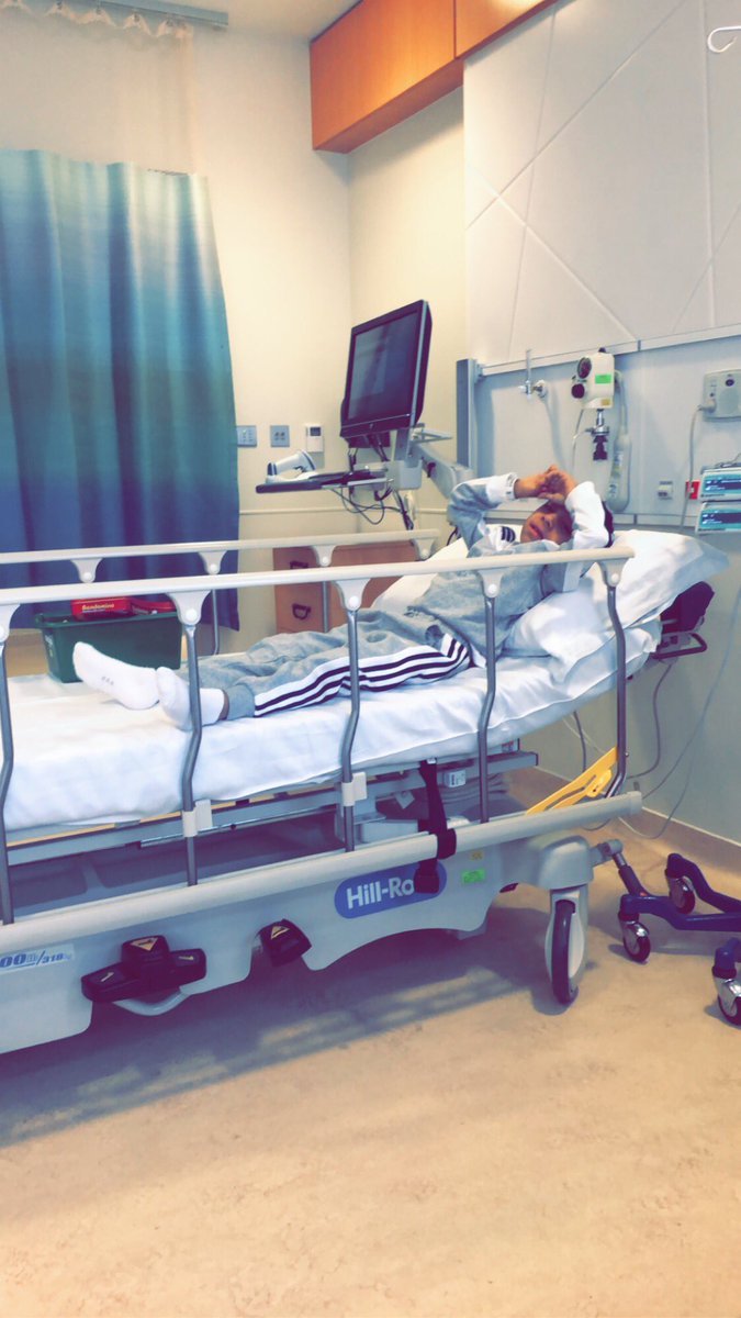 دعواتكم💔عنده سحب عينه من النخاع الشوكي