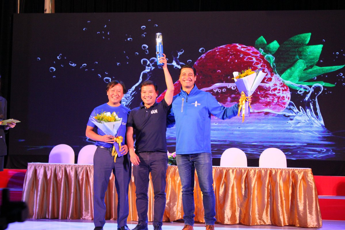 Biolla_vn's tweet photo. Công ty BSB đã đồng hành cùng công ty ViOT, đơn vị đại diện cho chiến dịch Liter Of Light, mở ra cơ hội thắp sáng cho các hộ gia đình và đường phố nghèo tại Việt Nam bằng năng lượng mặt trời và vỏ chai nhựa tái chế.
#BSB #Biolla #LiterOfLight https://t.co/O6iyxGNk4T