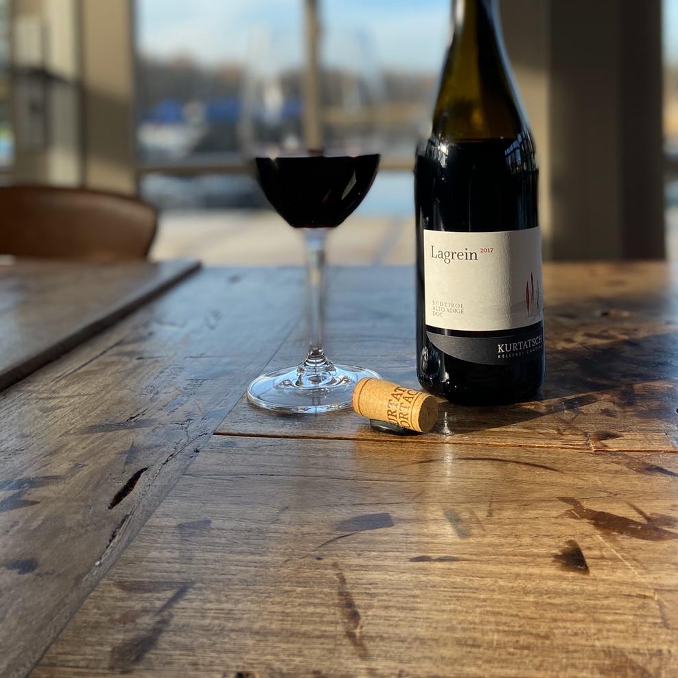 🍇LUNDI VIN ROUGE🍇
🍷5 UUR ZIJN WE OPEN🍷
Docks fish &amp; grill
Moleneind 5
Kortenhoed
035 5250087