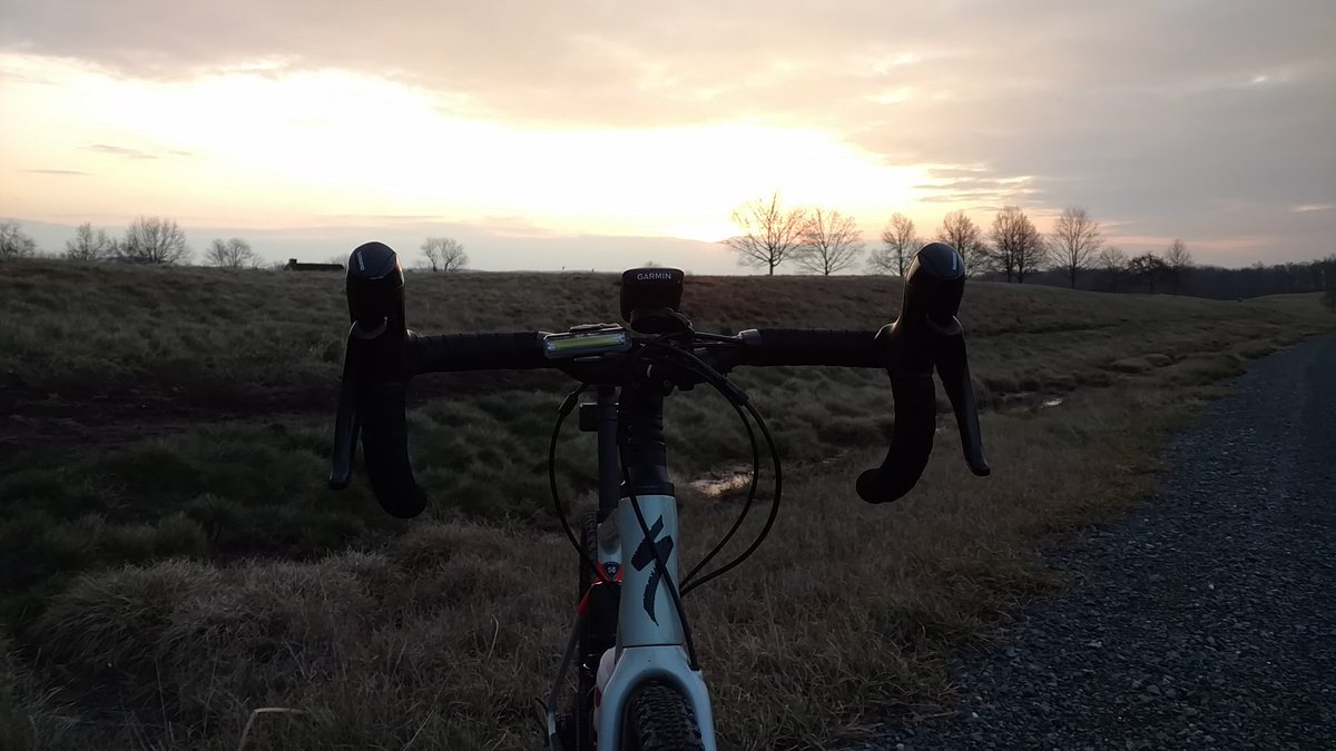 FrankGlomb's tweet photo. #sundayfunday #gravelgrinder @TheESIGrips @maxxistires @HilltopBicycles #destroyyourlimits #nooffseason #sunrise #maxxis #trainingtime #perserverance #gravel #ridefox #bikeporn #esigrips #bike #mtblife #ibdvisible #photooftheday #gravelride #cyclingshots #mtbnj #diverge https://t.co/06nAx4HfxM