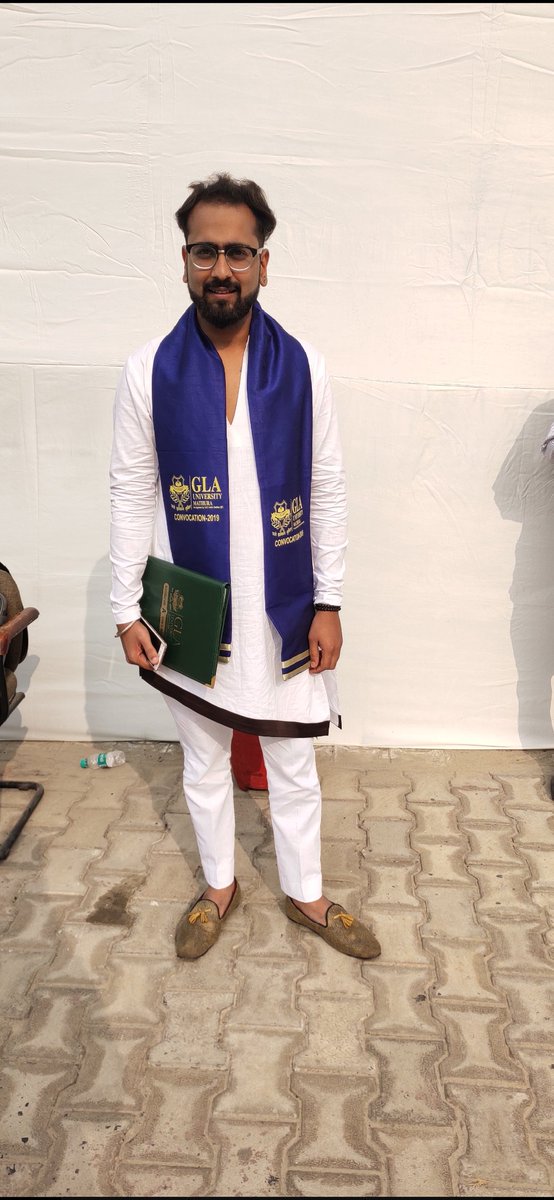 AnmolNagpal17's tweet photo. Every time I visit this place, my bond with the place, people working here gets stronger and deeper . #finally graduated #convocationceremony #convocation2019 #firstdivisionwithhonours
#college #bond #love #bliss🤩😍 https://t.co/723RRHXo9i