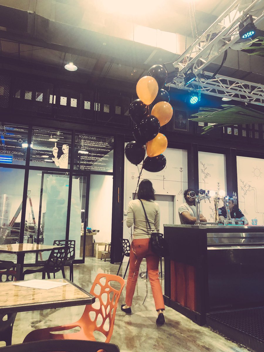 PinkTaxiRunner's tweet photo. Rabbit hangs like a balloon waiting for a dart. 🎈 🎯 #JohnUpdike #RabbitRedux @rawcoffee https://t.co/L6GN1gxG8Z