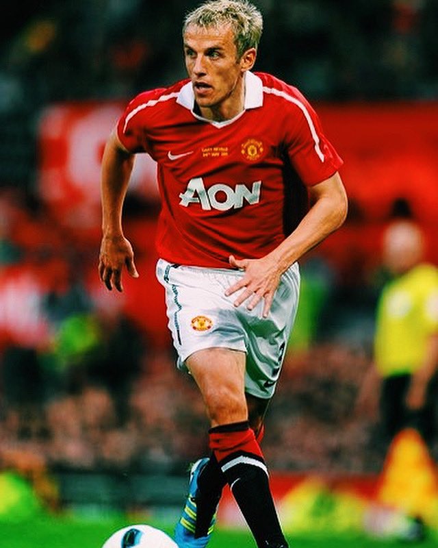 On 26th December, MUFC take on Newcastle. We're giving you guys the chance to join us and win x 2 spaces at our matchday hospitality with the one and only Phil Neville AND tickets to the game. 😍 What a Christmas present! You know the drill... like/share/retweet to enter! #HF🎄