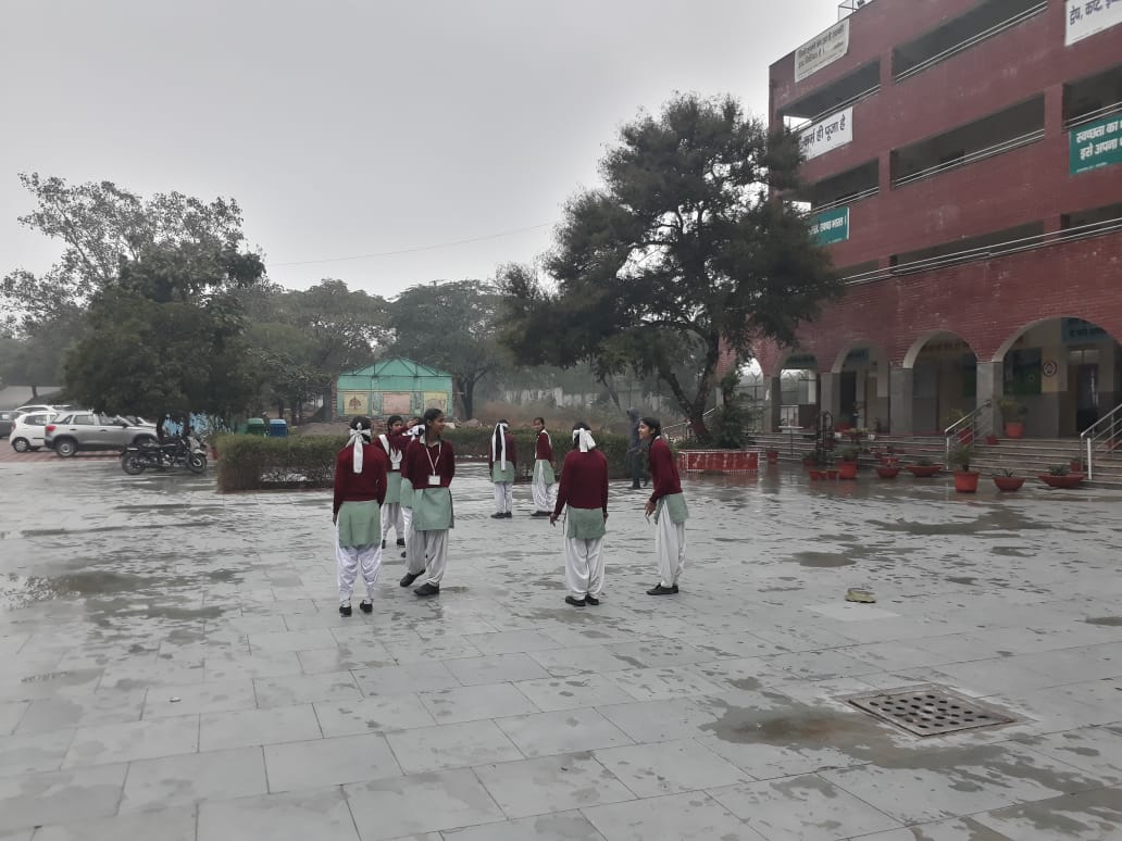 SumanRelan's tweet photo. #UnderstandingFear, an activity...
#EntrepreneurshipMindset class in progress at Skv Mandi village, a #DelhiGovtSchool
Students having first hand experiences of different entrepreneurial skills daily.
#ProudDelhiGovTeacher
#MondayMotivation
@EMC_Delhi https://t.co/cVAkhxmkR9