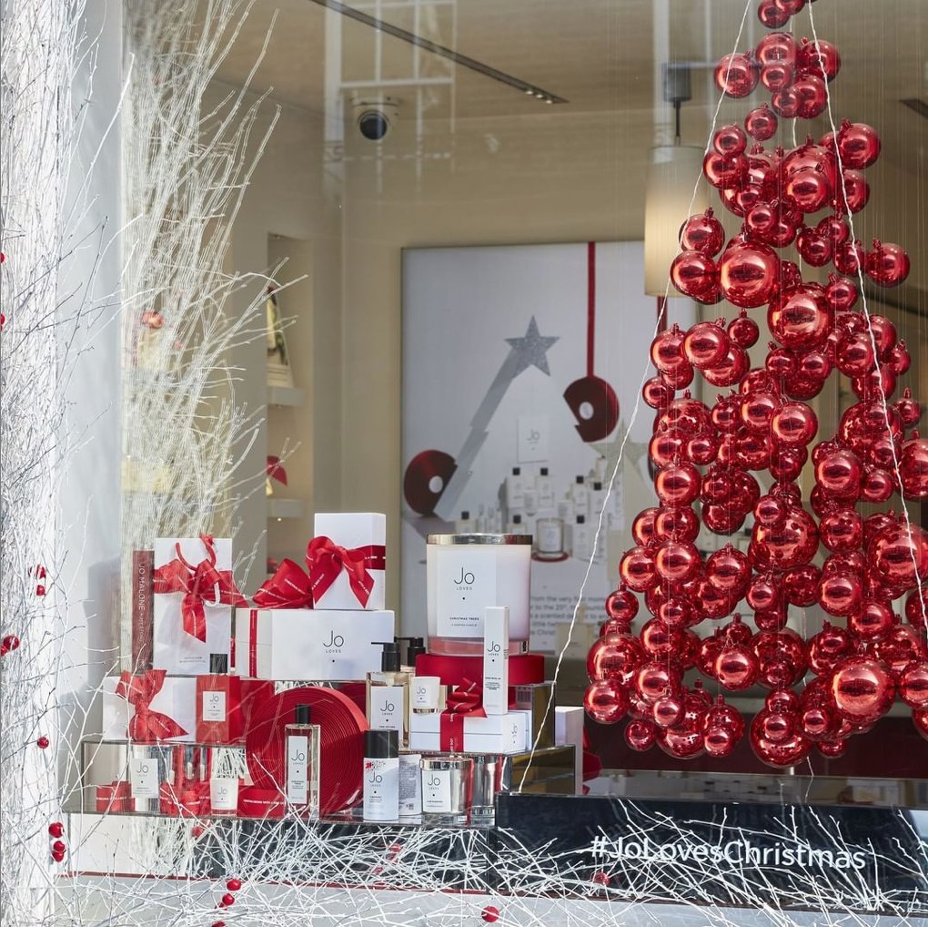 seenstudios_'s tweet photo. We really got the festive feels designing and producing this year’s Jo Loves window display on the beautiful Elizabeth Street in West London. Go and check out the lovely store and enjoy the huge variety of fragrances they have to offer! https://t.co/xbGjyZwQfS