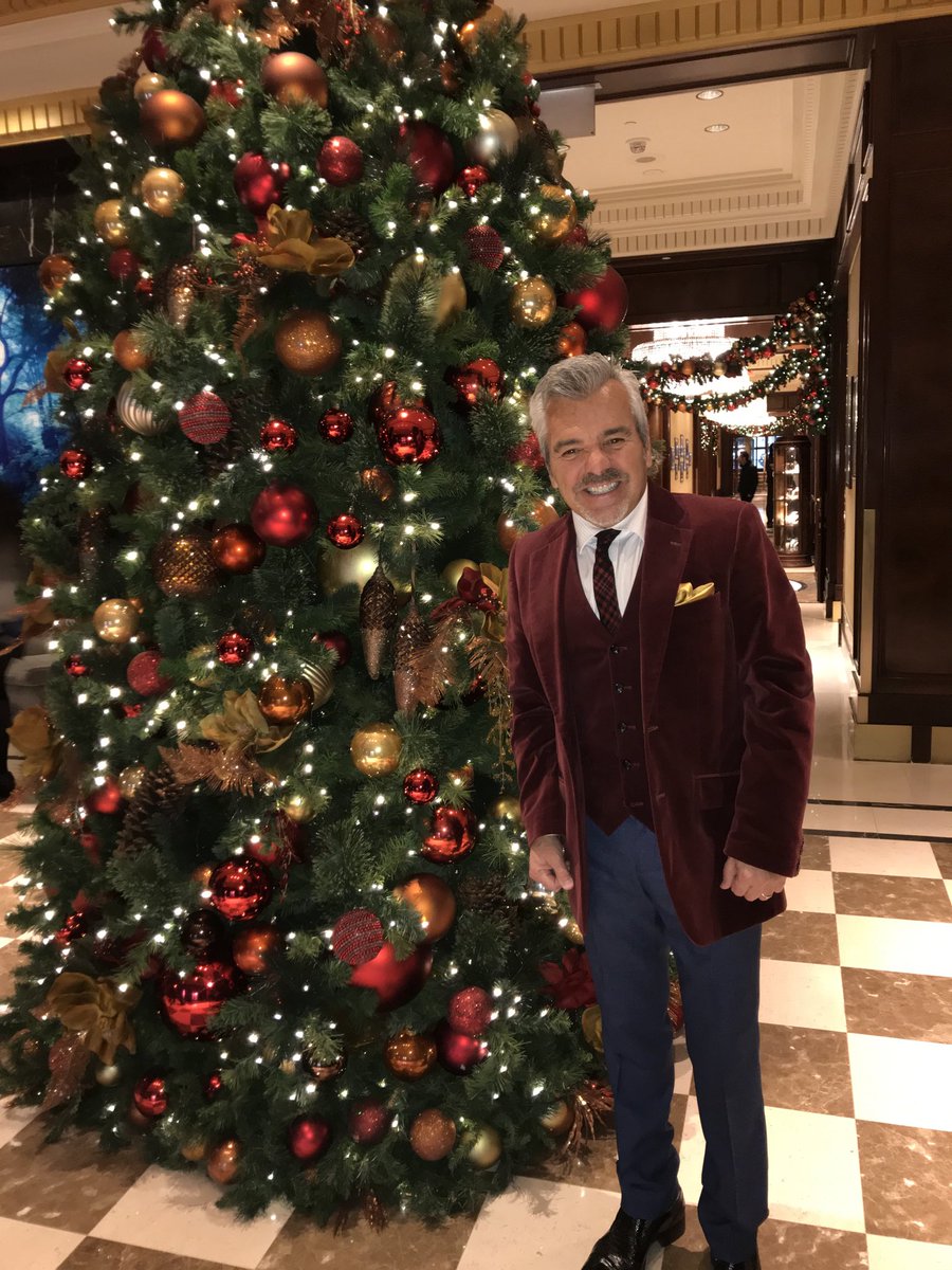 MPersicoCTV's tweet photo. It’s beginning to look a lot like Christmas!! 🌲 Here’s to a safe and wonderful Holiday Season for everyone! #NYC #FeelingFestive ⁦@MPersicoCTV⁩ https://t.co/2ikfKem8ba