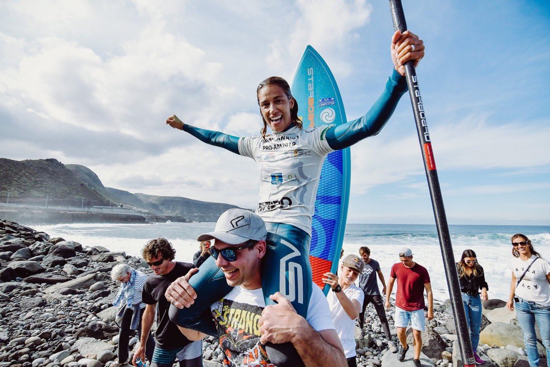 FESurfing_'s tweet photo. Iballa @morenotwins, Subcampeona del Mundo de Stand Up paddle surf 2019 @theappworldtour 

🏆 Suma y sigue 🏆

¡Imparable! ¡Qué grande eres!

#FESURFing® https://t.co/9lJ5ZksI6e