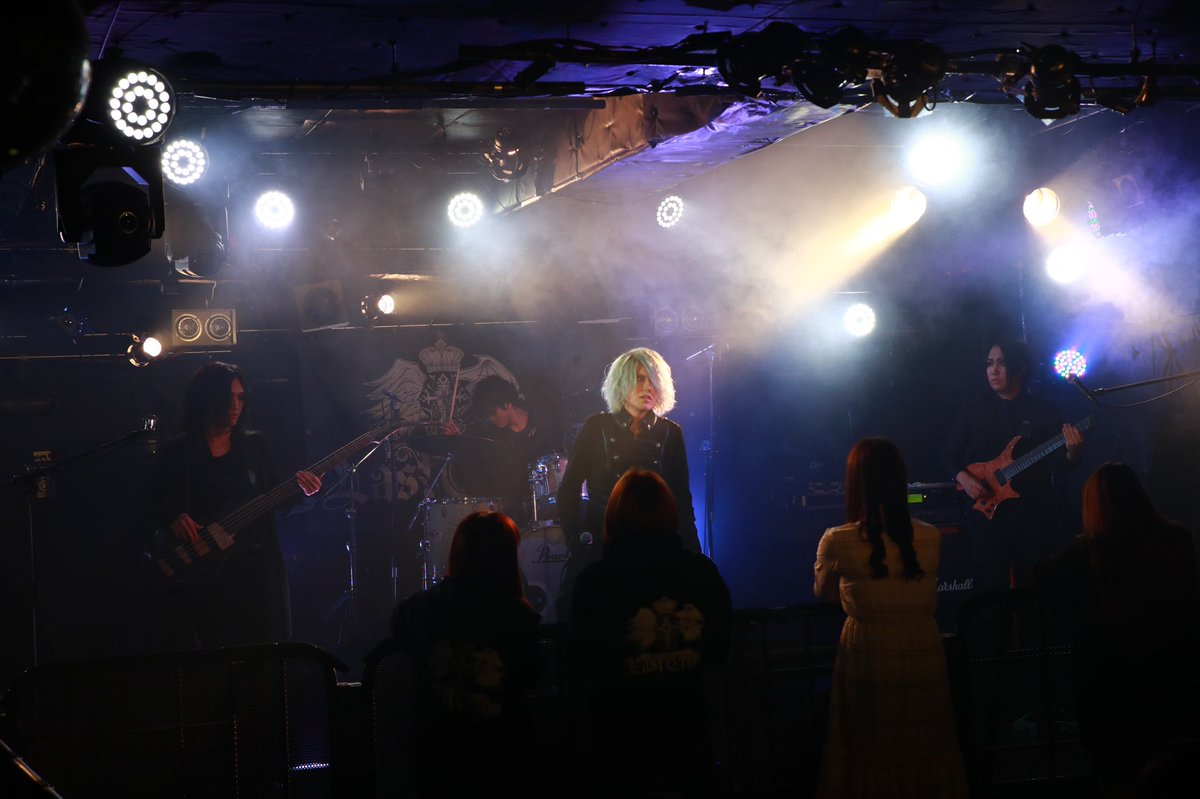 ELVA_LastCross's tweet photo. Instagram→https://t.co/CLU8IwWxEN

12/12の池袋ブラホ。
アップの写真や集合写真は木曜日にアップします。
日を分けるのは完全に気分です(笑)

#ボーカリスト #ボーカル #アーティスト #rock  #vrock #vkei #visualkei #v系 #ヴィジュアル系  #jrock #池袋blackhole #池袋ブラックホール #lastcross https://t.co/z8xRpuA8mn
