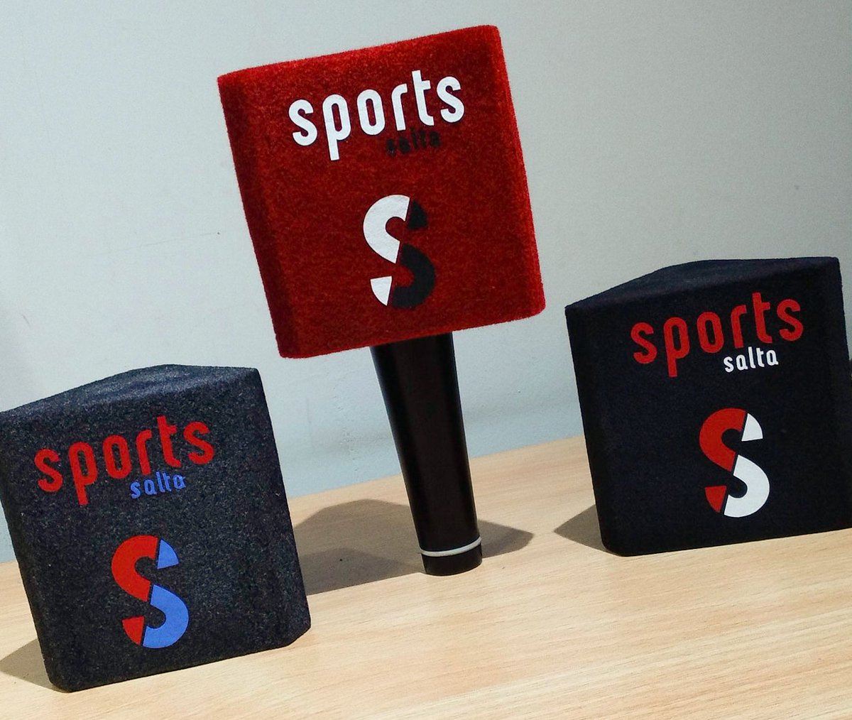 ServidataArg's tweet photo. Paravientos triangulares de micrófono para @SportsSalta 🎤
#Periodista #Microfono #cubremic https://t.co/Z5ysL9gQ4z