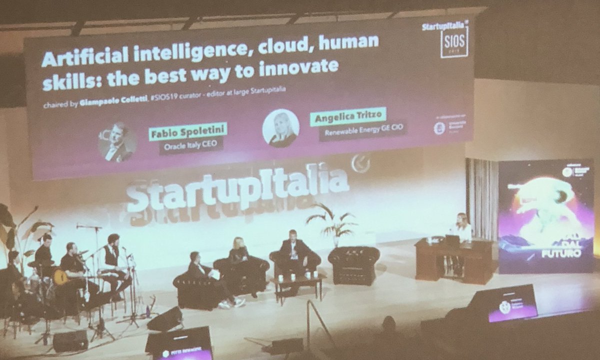 RizzardiElena's tweet photo. @startup_italia @fabiospoletini @OracleItalia @Oracle Live now da #SIOS19 in in aula magna strapiena @fabiospoletini e @angelicatritzo parlano di come #ArtificialIntelligence e #cloud sono alla base dell’ #Innovazione tecnologica guidata dall’uomo https://t.co/3nd36I83Tk