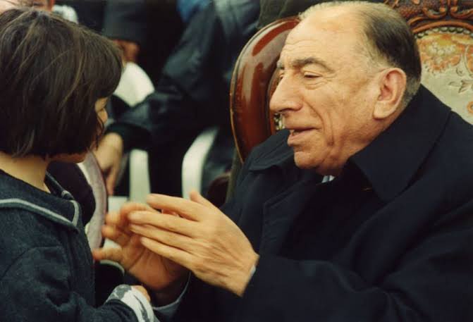 Kendinizi küçük görmeyiniz. Sizler büyük kuvvetsiniz. Vazifenizi hiçbir zaman unutmayınız. Kuvvet birliktir. Dâvamızın geleceği birliktedir. Birlik, beraberlik içinde olmaktır.

Başbuğ Alparslan TÜRKEŞ